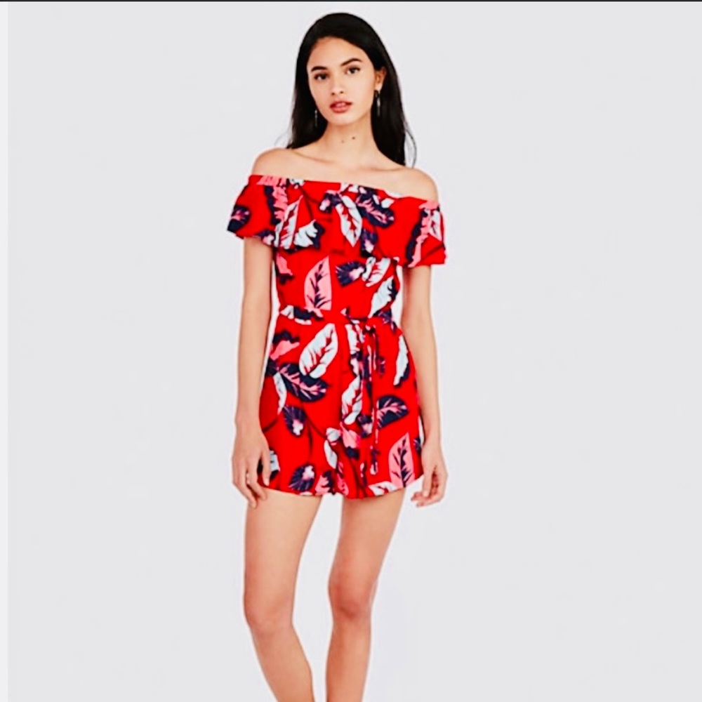 3/$30 bundle 🎉  Express Ruffle Romper - Red Tropical